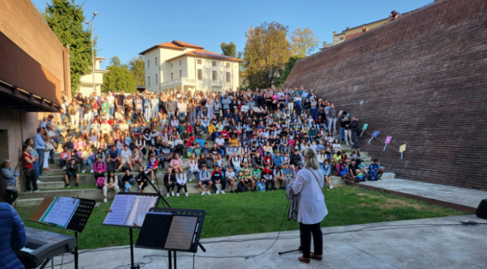 Merate, primo giorno di scuola: il saluto del sindaco ai ragazzi delle medie