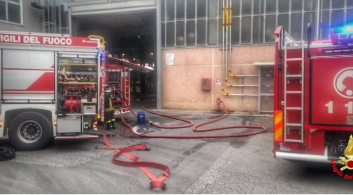 Incendio in una ditta a Oggiono: prende fuoco una vasca di olio Incendio ditta Oggiono
