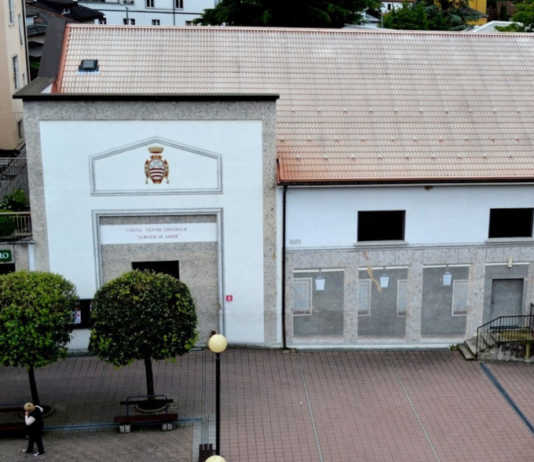 Mandello. Civiche Benemerenze a Carcano, Giavarini e Pedroncelli Teatro De André Mandello