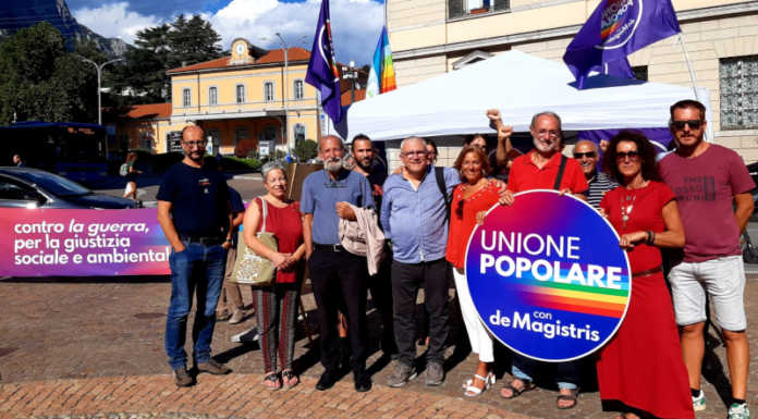 Unione Popolare in piazza per presentare i suoi tre candidati lecchesi Unione popolare elezioni 25 settembre 2022