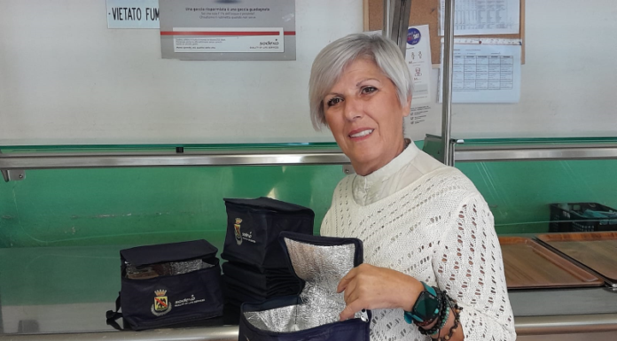 Valmadrera. ‘Doggy bag’ agli alunni, a scuola contro lo spreco alimentare Doggy bag primaria valmadrera