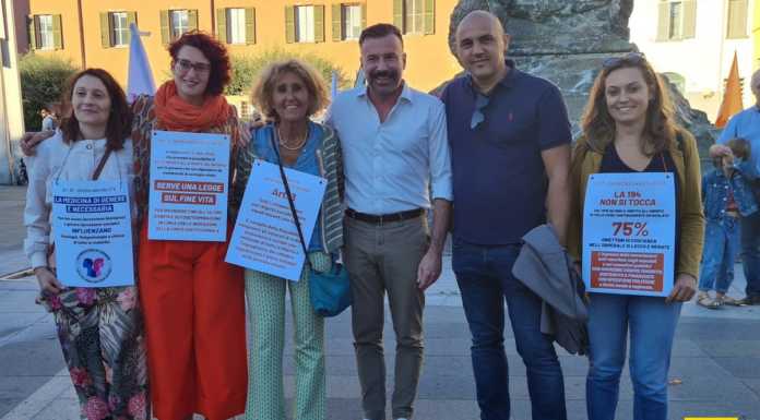 L’onorevole Alessandro Zan a Lecco per il flash mob sul tema dei diritti flash_mob_centrosinistra_zan_20220917