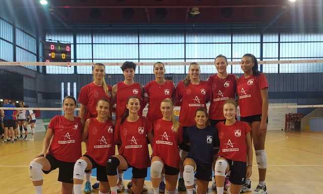 Pallavolo PiccoLecco, la prima amichevole della stagione finisce in pareggio