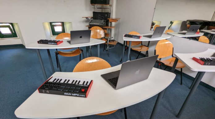 Novità didattica all’Istituto Zelioli: nasce un laboratorio di informatica musicale Istituto Zelioli laboratorio informatica musicale