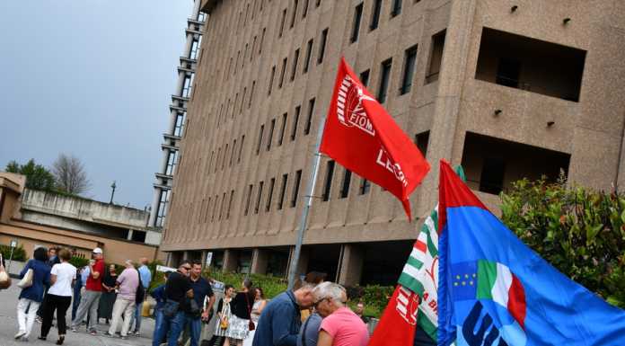 Riello, sindacati e Comune fanno squadra per evitare il trasferimento riello lecco proteste