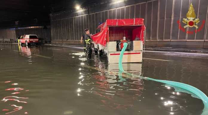 Maltempo. Lecco, tunnel attraversamento chiuso per allagamenti maltempo tunnel attraversamento allagato lecco