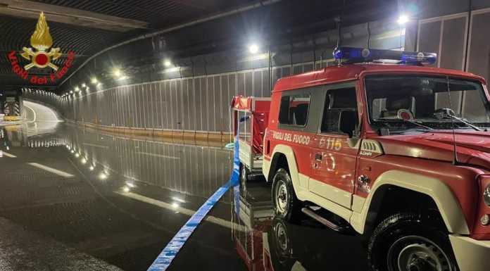 Maltempo. Tunnel della SS36 chiuso in mattinata, viabilità nel caos maltempo tunnel attraversamento allagato lecco