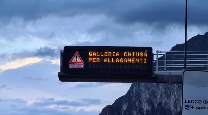 Statale 36. Riaperto l’attraversamento di Lecco allagato a causa del nubifragio maltempo tunnel attraversamento allagato lecco