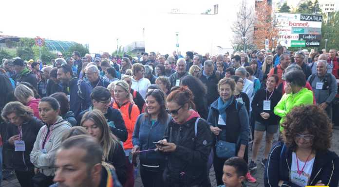 Lecco, grande successo per la Camminata Manzoniana, oltre 3 mila al via