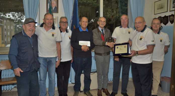 I Marinai di Calolzio e Telethon ricordano Figini: “Gentile, generoso e concreto” Angelo Fontana e Giuseppe Figini insieme ai Marinai della sezione Anmi di Calolzio
