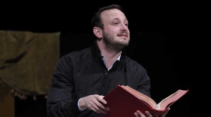 Gli attori di Ronzinante sul palco per la prima di Brivio a teatro