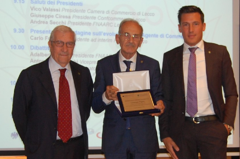 Al centro Giuseppe Figini nel 2014 alla premiazione in occasione dei 50 anni della Fnaarc