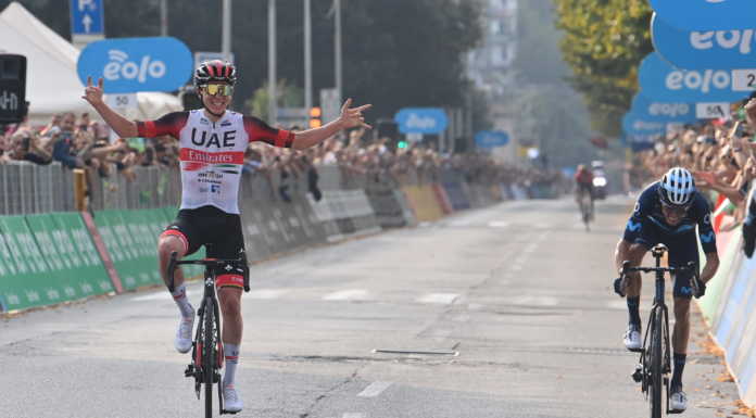 Passaggio nel lecchese per Il Lombardia che incorona vincitore Tadej Pogacar Il Lombardia 2022