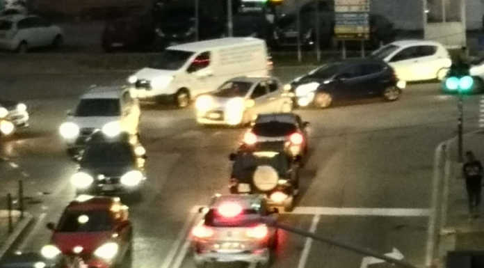 Con la chiusura del Ponte Vecchio caos traffico in centro Lecco Traffico centro Lecco