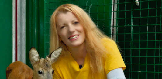 Tutela animali. Grandi risultati per la Legge Brambilla, centinaia di denunce Michela Vittoria Brambilla, onorevole e presidente della Leidaa, con uno degli animali salvati dal Cras Stella del Nord di Calolzio