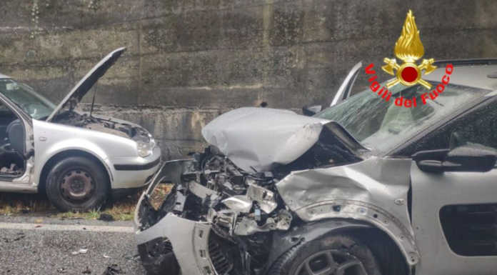 Incidente a Barzanò, violento scontro tra due auto lungo la Sp51 Scontro auto a barzanò