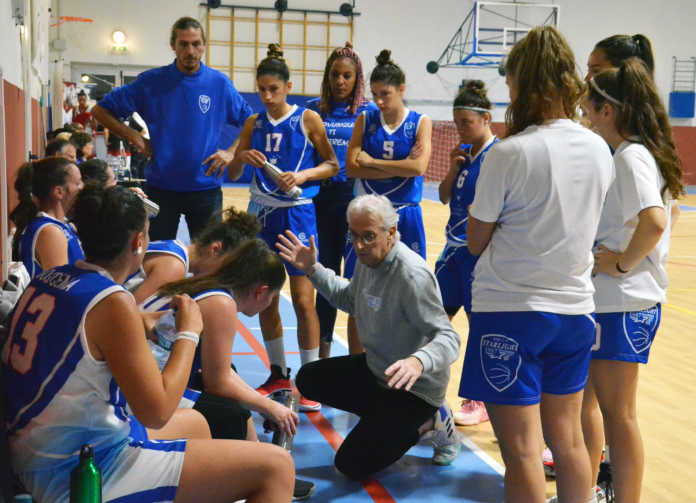 Coach Zucchi e le ragazze della Starlight basket femminile