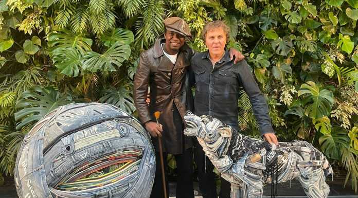 Alla Diesel due statue in jeans realizzate dall’artista Afran afran diesel statue jeans renzo rosso