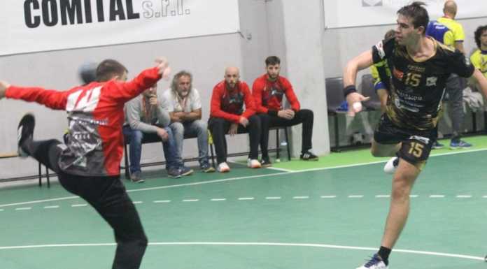 Pallamano. Molteno in trasferta sul campo del Venplast Dossobuono azione pallamano molteno