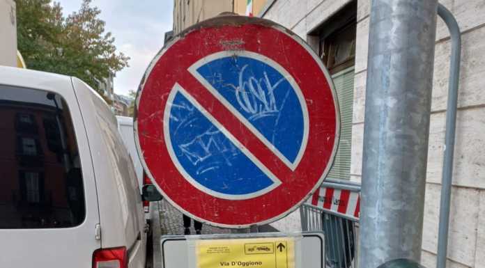 Una novantina di auto rimosse in centro per la parata degli alpini