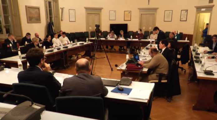 Nuovo municipio. Il centrodestra: “Dimissioni”. Pesano le assenze nel PD