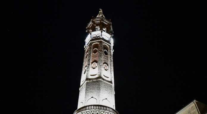 Lecco. Nuove luci per il campanile: “Splende il simbolo della città”