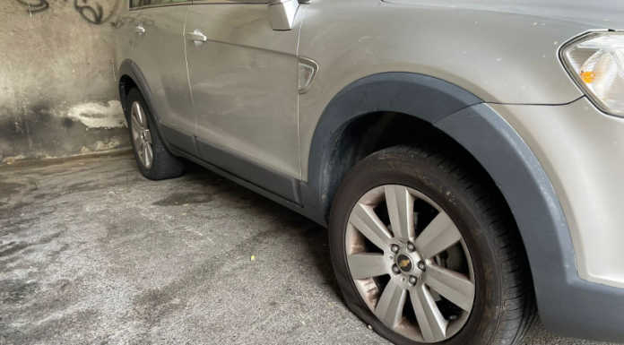 Laorca. Ancora vandalisimi: gomme bucate a 4 auto Laorca auto vandalizzate sito crotta 20221005