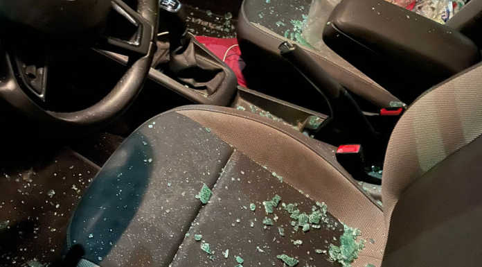 Laorca. Vetri in frantumi, un’altra auto danneggiata laorca vandali auto danneggiata