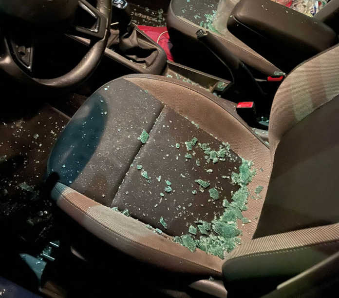 laorca vandali auto danneggiata