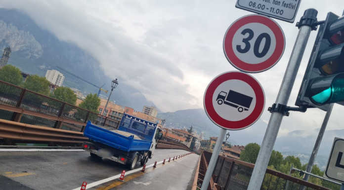 Lega: “Apertura del Ponte Vecchio decisione tardiva, la situazione non regge la città è al limite” ponte vecchio