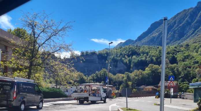 Lecco, Ponte Vecchio a ‘fasce orarie’: attesa per il semaforo