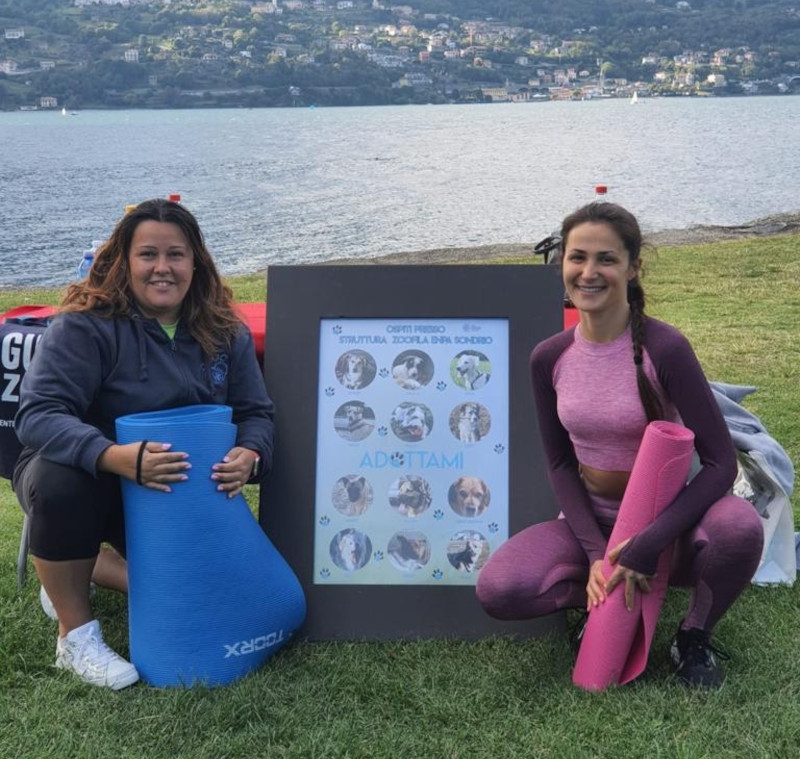 Sara Plozza presidente enpa sondrio e Alessandra Giavazzi insegnante di yoga