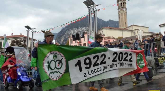 Lecco abbraccia tutti i “suoi” Alpini: la grande sfilata tra applausi e tante emozioni sfilata_raduno_2°_raggruppamento_alpini_20221023