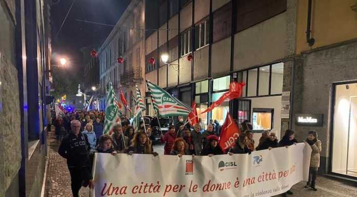 Lecco ‘marcia’ contro la violenza sulle donne, in tanti all’iniziativa corteo sindacati 25 novembre 2022