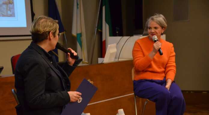 Alessandra Selmi ospite di Api Lecco col suo romanzo ambientato a Crespi d’Adda Api_Alessandra_Selmi_libro_Crespi_'Adda_20221115