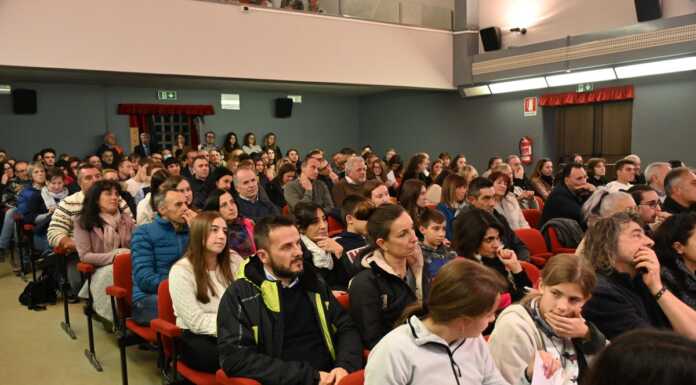 La Bcc Valsassina ha premiato gli studenti meritevoli. Tutte le foto della serata Borse_di_studio_BCC_Valsassina