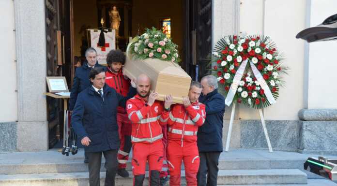 Commosso addio a Edy Cesana: “Questi angeli in tuta rossa hanno ancora bisogno di te” Edvige_Cesana_Funerale_Valmadrera_20221124