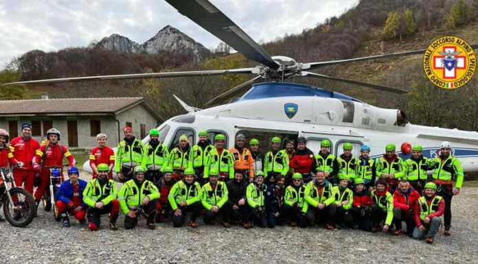 Esercitazione congiunta Soccorso alpino e motocilisti del Motoclub Valsassina Esercitazione Soccorso Alpino Valsassina e trial