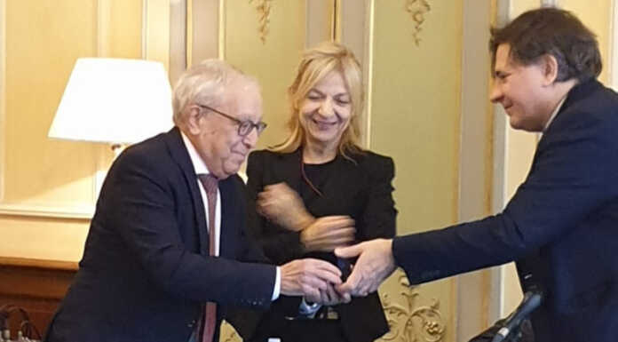 Calolzio. 50 anni da giornalista, Giovanni Attinà premiato dall’Ordine Giovanni Attinà premiato dall'Ordine per i 50 anni di attività giornalistica