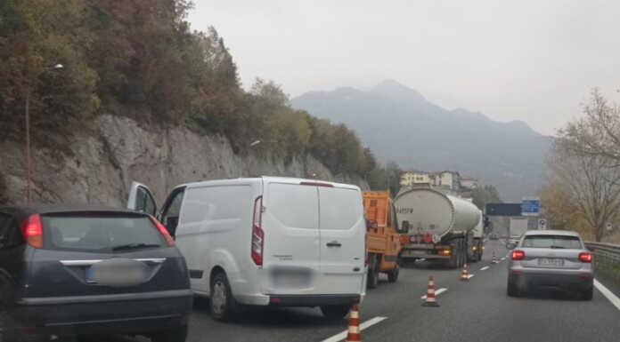 SS36. Incidente a Civate, traffico bloccato verso Lecco Incidente civate ss36