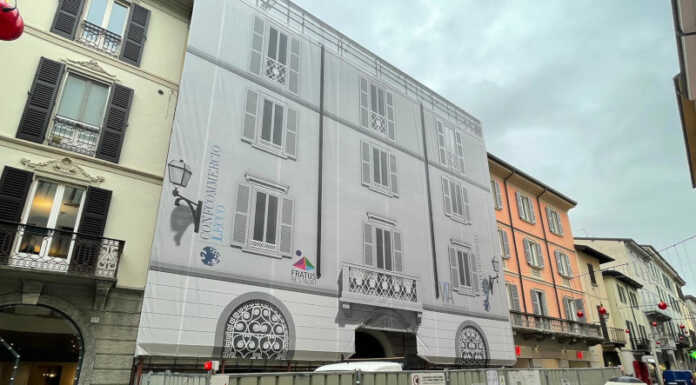 Palazzo Ghislanzoni di via Roma 51: procedono spediti i lavori di ristrutturazione Lecco Palazzo Ghislanzoni di via Roma 51 in fase di ristrutturazione