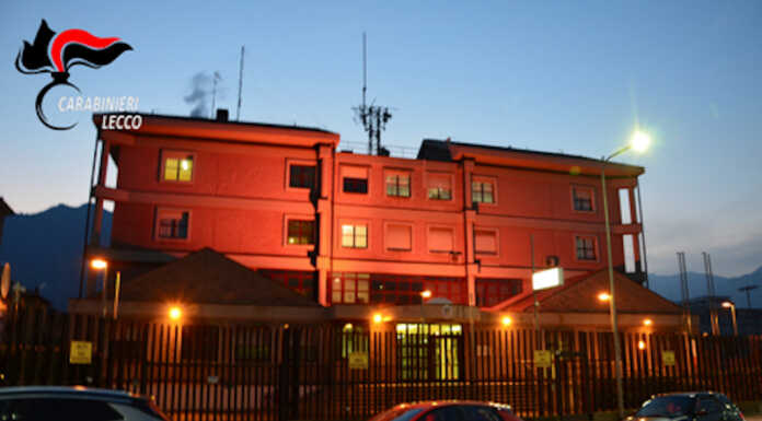 No alla violenza sulle donne: il comando provinciale e la compagnia di Merate si illuminano di arancione