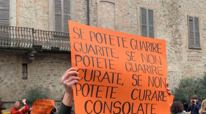 Cure palliative: un flashmob in piazza a Merate e al Nespolo di Airuno