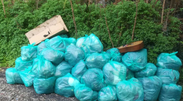 Pizzetti: grotta dell’eremita sommersa di rifiuti (VIDEO). Maxi pulizia dell’Aurora Rifiuti recuperati dal Sentiero dei Pizzetti