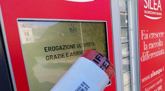 In un anno di sacco rosso a Colico la raccolta differenziata è all’83% Distributore automatico sacchi rossi