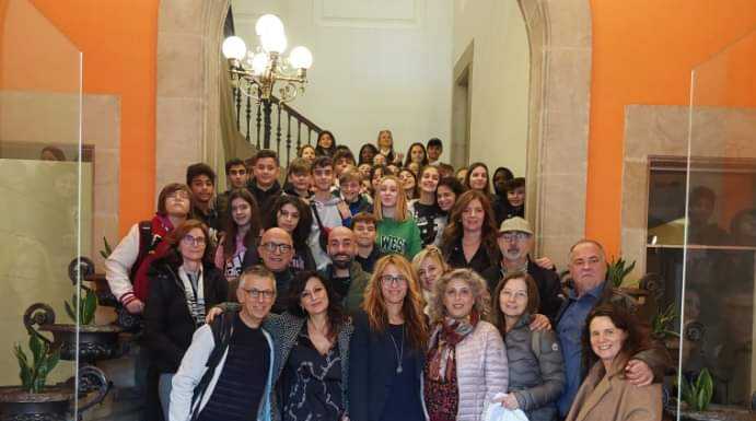 Gemellaggi. Alunni della Stoppani a Igualada: applausi per il concerto finale Alunni scuola Stoppani a Igualada