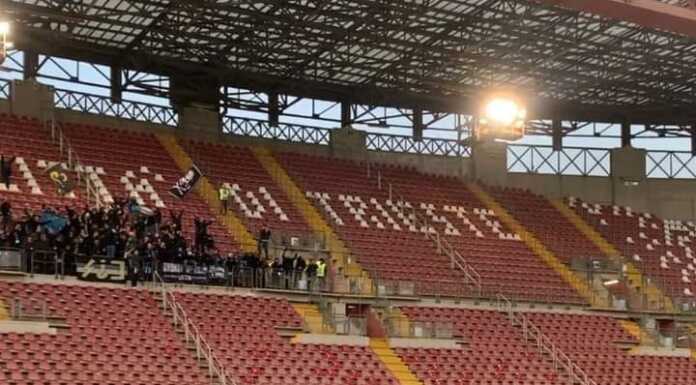 Calcio Serie C. Lecco corsaro sul campo della Triestina: al “Nereo Rocco” finisce 1-2 L'esultanza a fine partita della squadra sotto il settore ospiti (credit foto Calcio Lecco 1912)