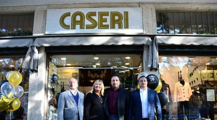Commercio. La festa per i 70 anni di attività di Caseri a Lecco