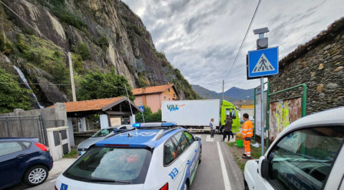 Furgone rubato a Tirano, abbandonato a Dervio sulla Sp67 Furgone rubato Dervio sp67