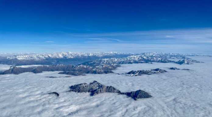Le Grigne oltre le nuvole, la foto di un lettore in volo